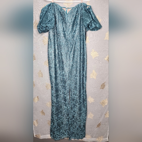 AIDAN MATTOX Long Plunge Neck Off Shoulder Evening Gown - Picture 4 of 16